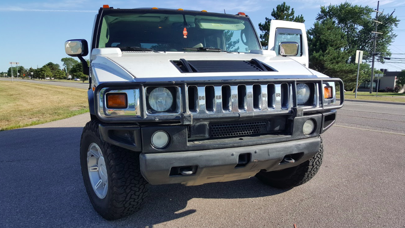 Illustration for article titled My $500 Postal Jeep Got Rammed By A Hummer H2 And Somehow I'm Still Alive